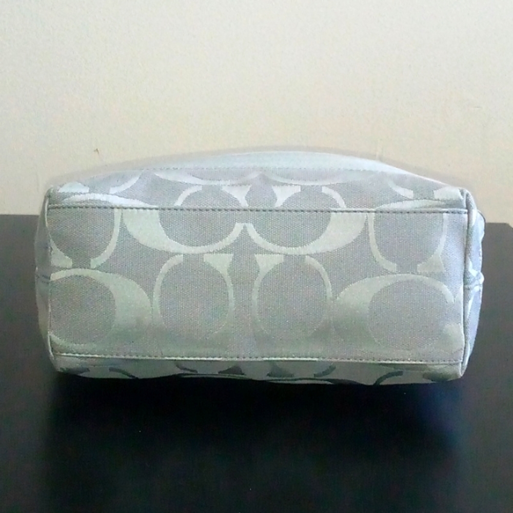 Coach - Picture 3 of 5